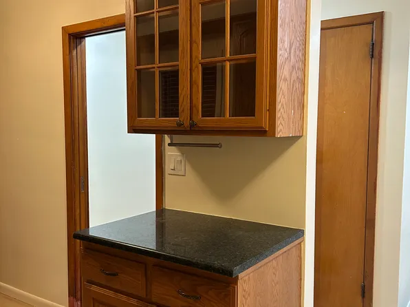 576 Avenue East image 13 of 14