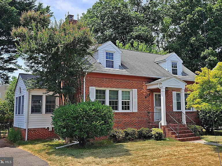 2124 N Troy St — Photo 1