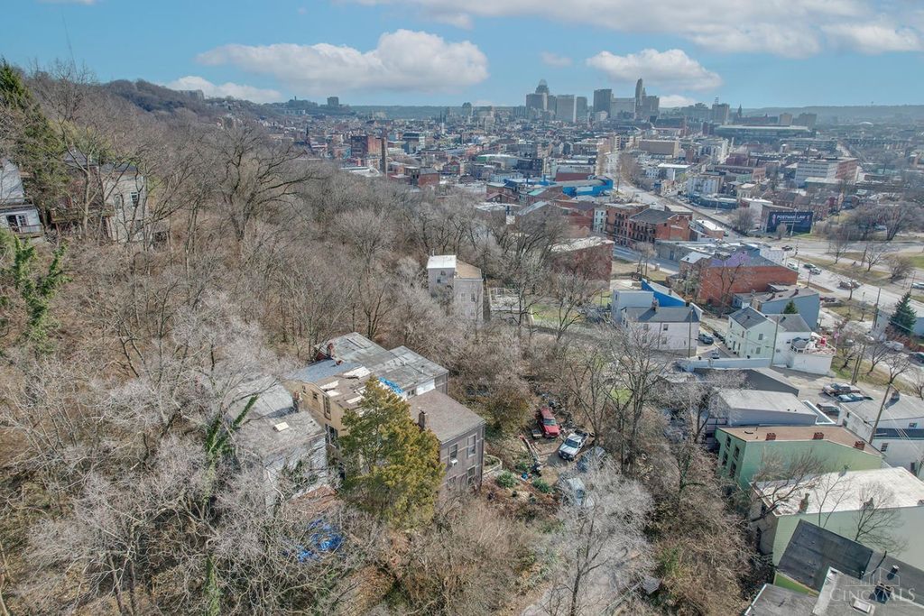 Apartment in Cincinnati, Clifton Heights, Clifton Heights–University Heights–Fairview - View 2