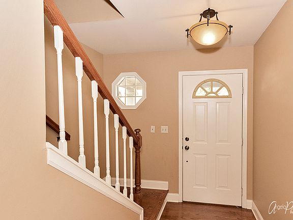 2nd image of 1303 Glengary Ct