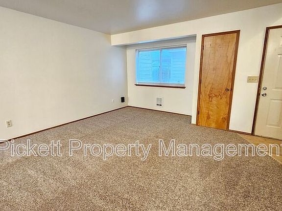 3rd image of 1334 NE Jasmine Ln