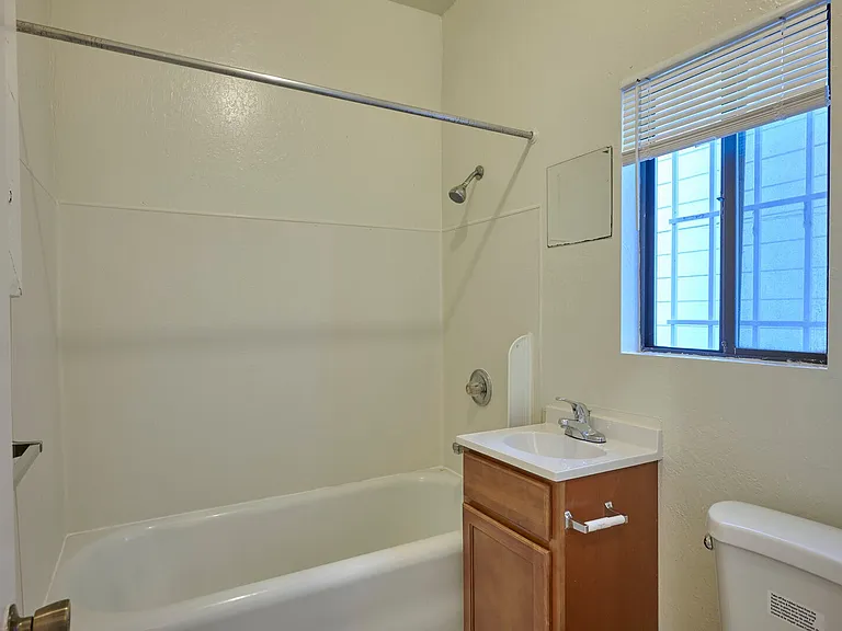 2620 Hillegass Ave. — Photo 16