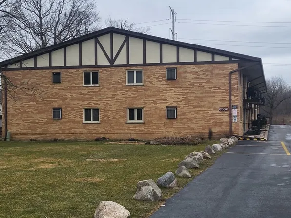 8996 Archer Ave APT 2E, Willow Springs, IL 60480