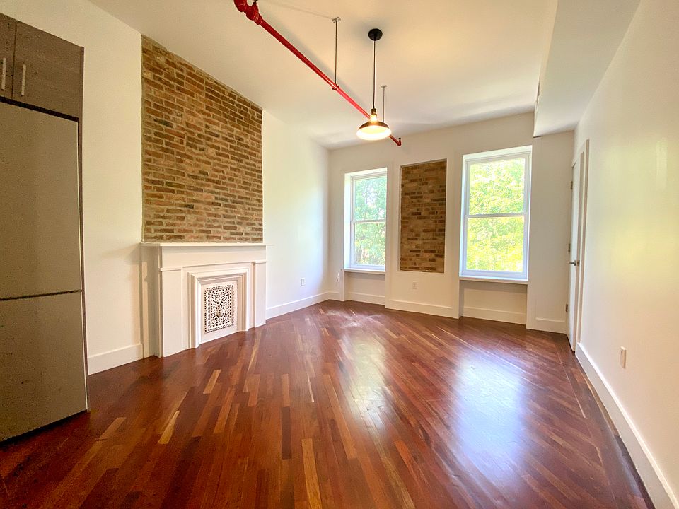 1st image of 247 Jefferson Ave #5