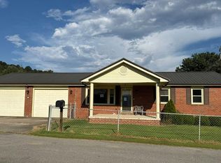 104 Castle Dr, Thelma, KY 41260