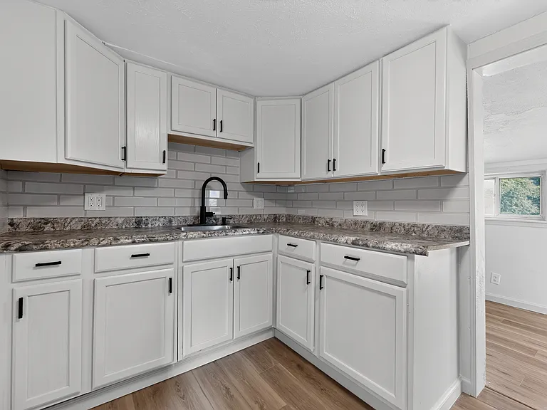 138 Austin Ave — Photo 23