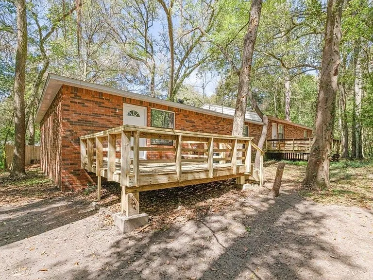 Fisher Ln — Photo 2