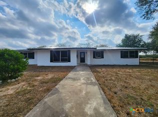 109 Fm 1042, Three Rivers, TX 78071