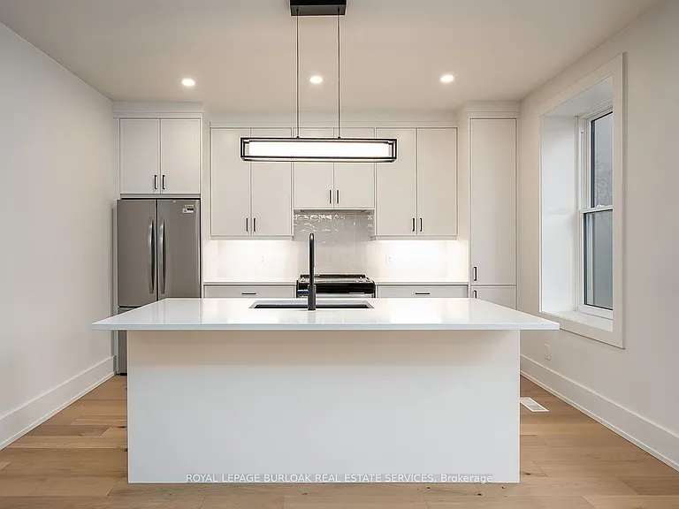 284 Wilson St E #201 — Photo 11