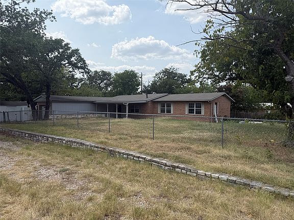 4th image of 1832 Smokehouse Rd