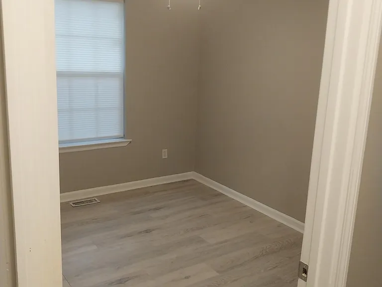 2203 Bennett Ave — Photo 6