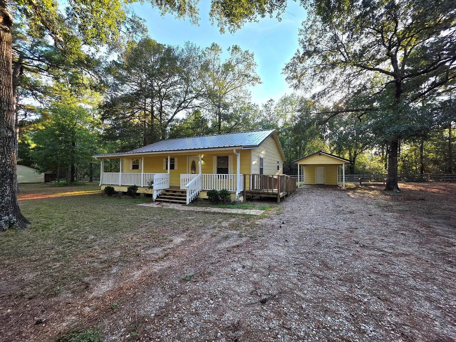 3 bed, 2.0 bath, 1400 sqft, $1,375 — Photo 1