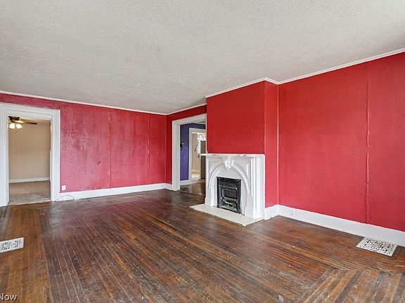 5th image of 140 N Walnut St