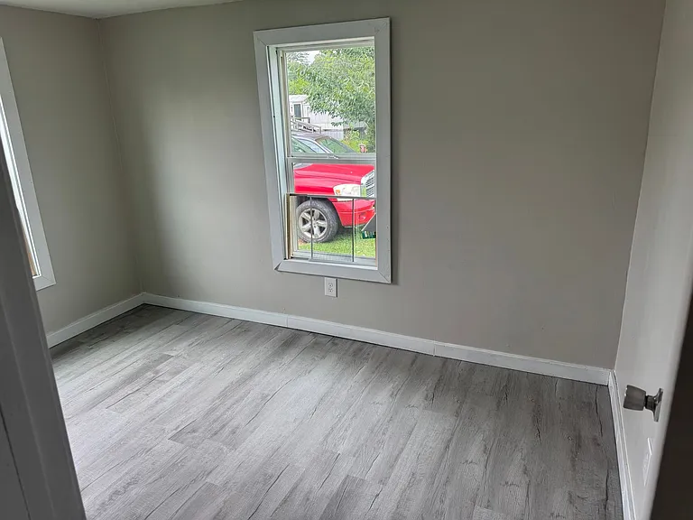 108 Bank St — Photo 6