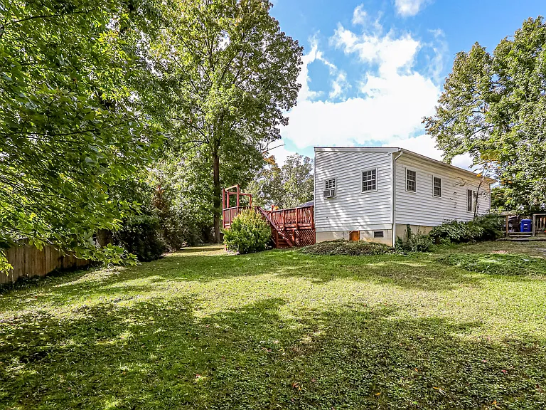 8113 Carlyle Pl — Photo 34
