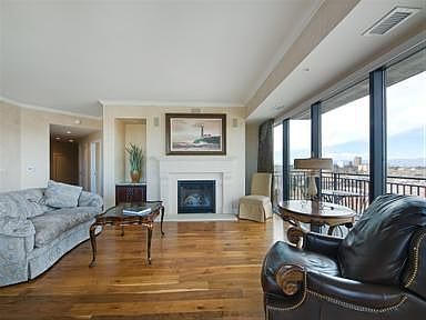 4th image of 1650 N Fillmore St APT 1507