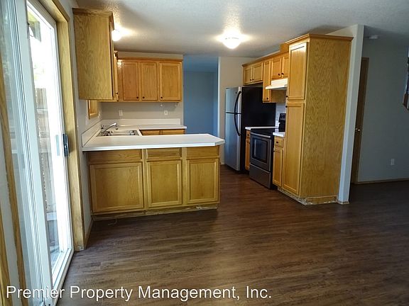 5th image of 706 NE 173rd Ave