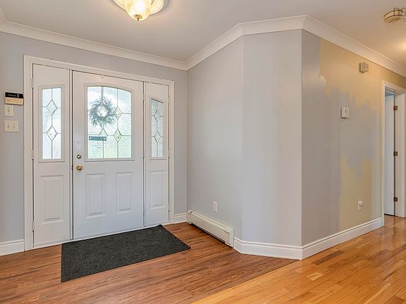 3rd image of 228 Ostrea Lake Rd
