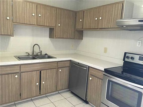 5th image of 641 N 71st Ave