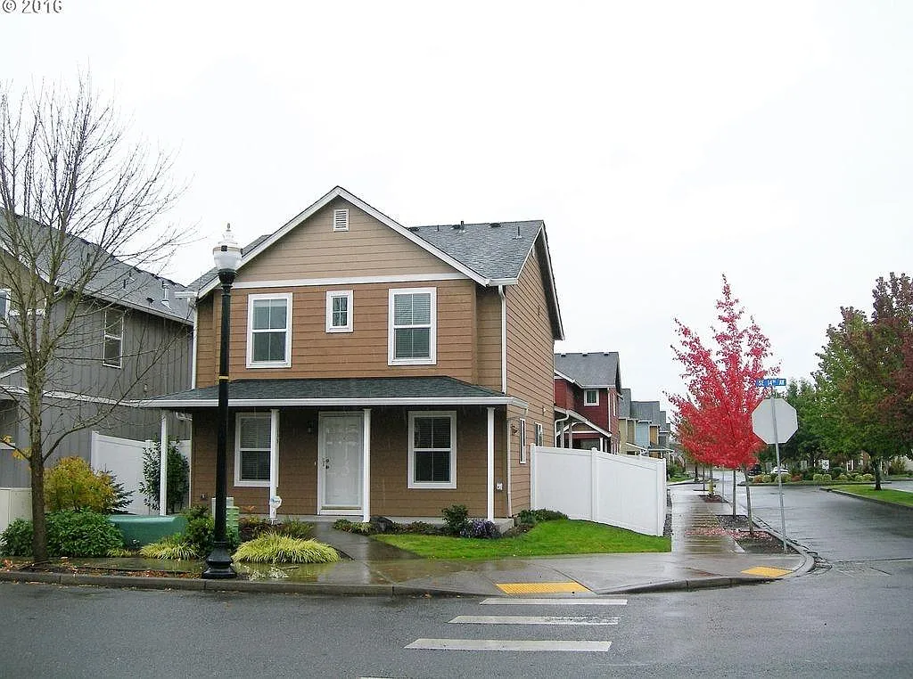 Building Photo - 608 SE 14th Ave