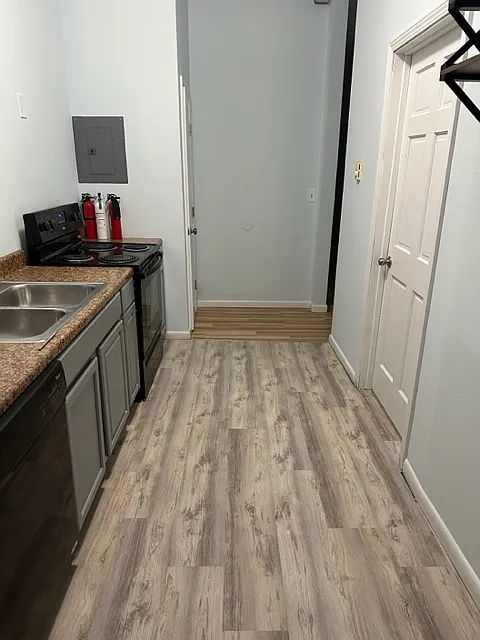 12 bed, 4576 sqft, $10,140 — Photo 4