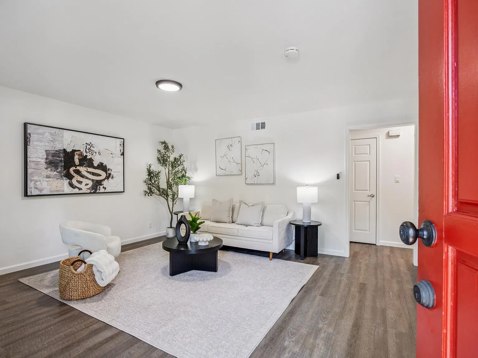 2 bed, 798 sqft, $2,750 — Photo 2