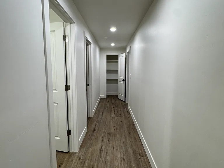 240 W Center St #BASEMENT — Photo 6