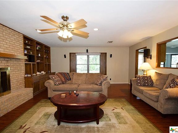 4th image of 928 Willow Creek Cir