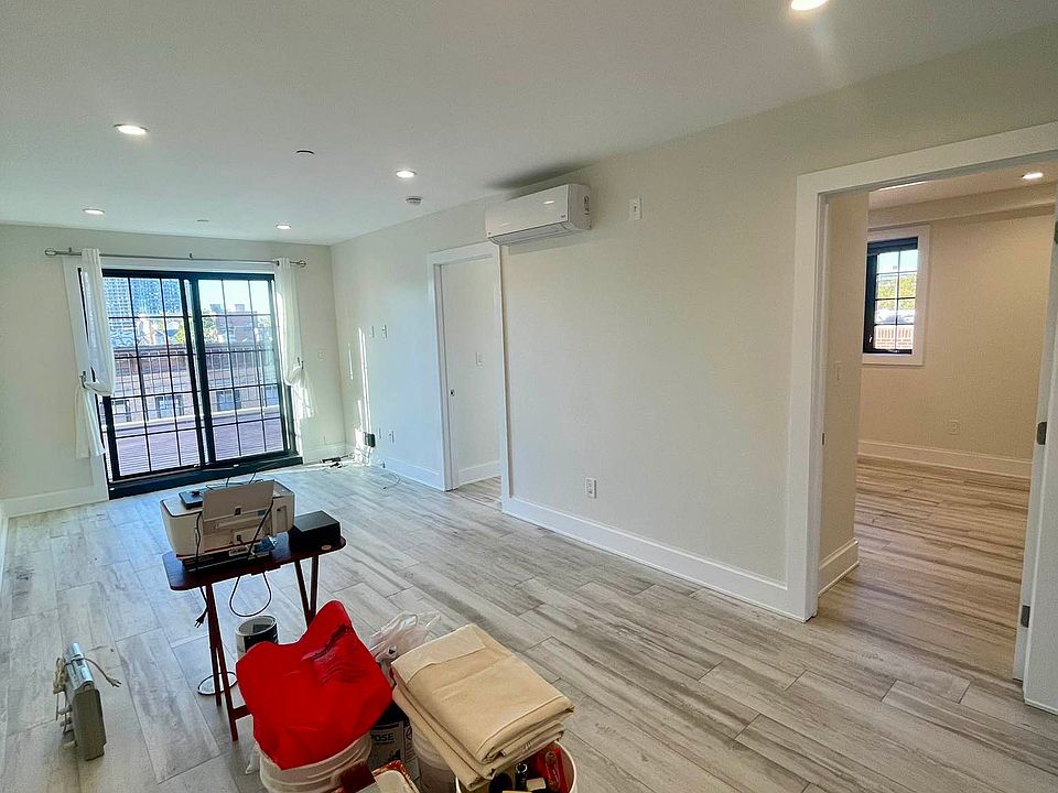 1st image of 25-39 22nd St #3