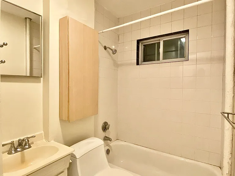 132 Oxford St #1 — Photo 8