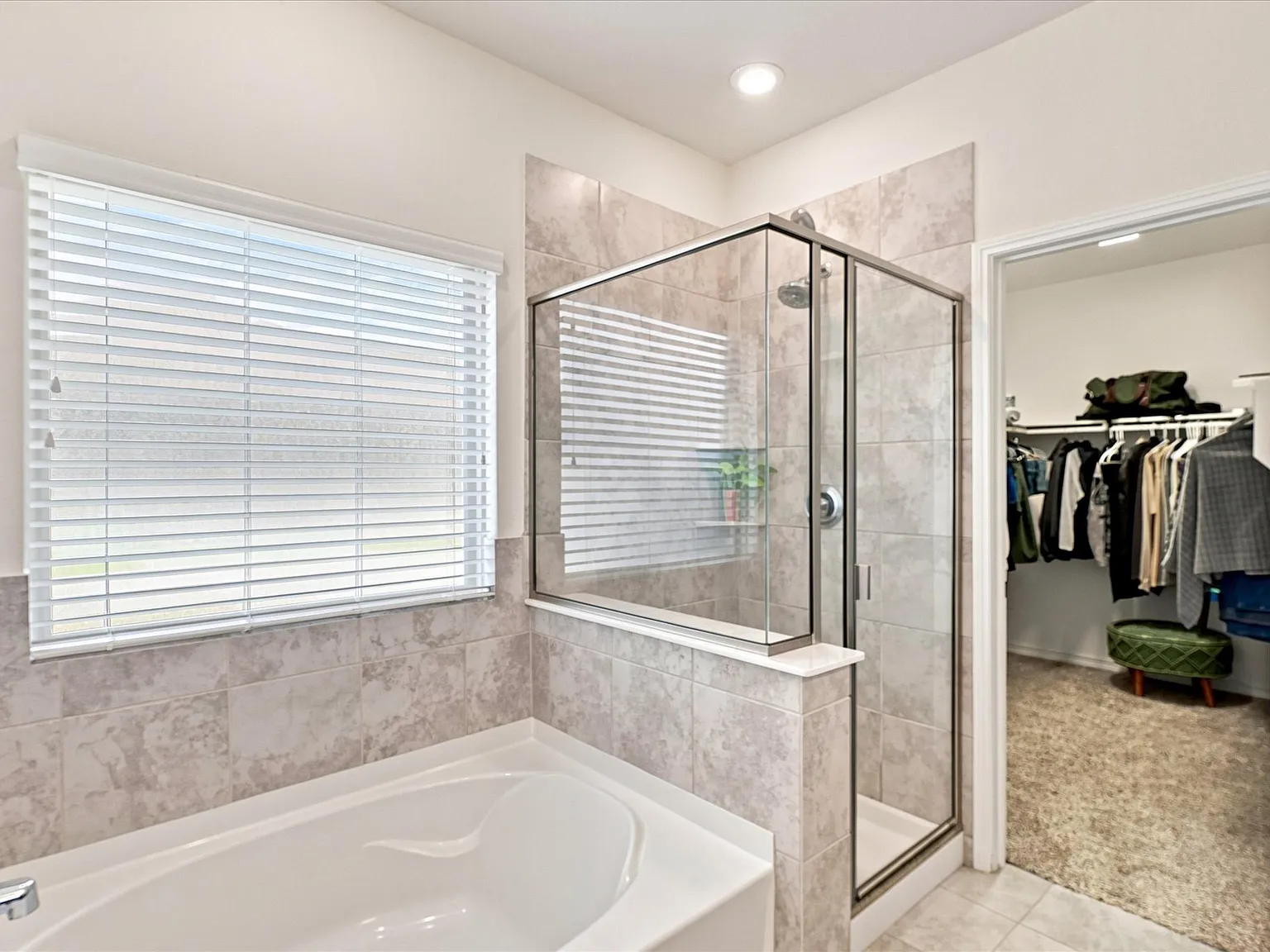 4 bed, 2633 sqft, $2,900 — Photo 2