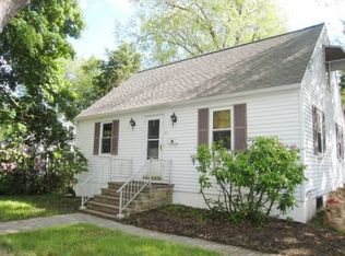 12 Sterling Rd, Kittery, ME 03904