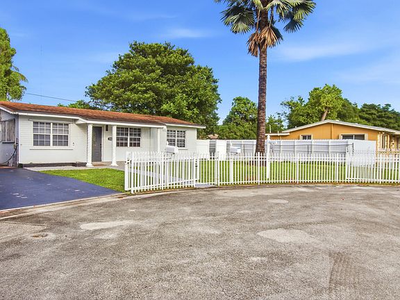 4th image of 3907 SW 59TH Avenue #1