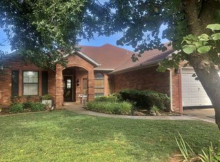 405 Julies Trail Cir, Edmond, OK 73012