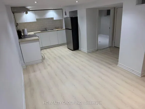 25 Beechwood Ave, Toronto, ON M6N 4S9