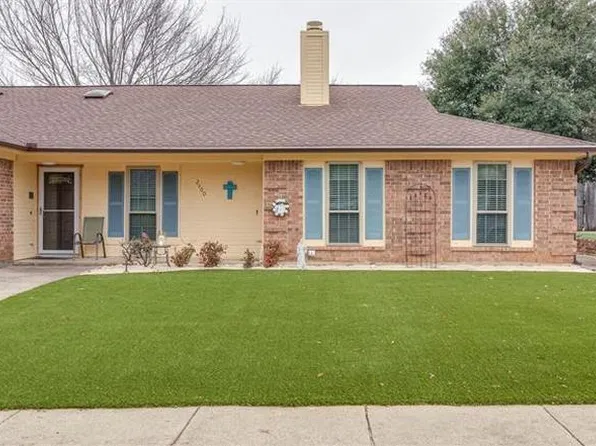 2400 Oakmont Dr, Bedford, TX 76022