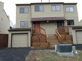 2 Sycamore Ct, Highland Mills, NY 10930