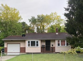 912 Aston Martin Dr, Lindenwold, NJ 08021