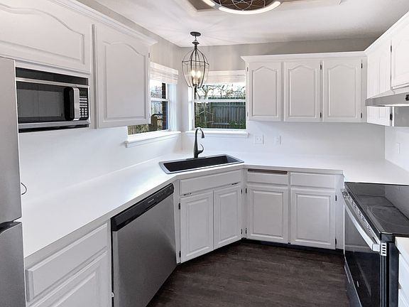 4th image of 2409 Oak Brook Dr