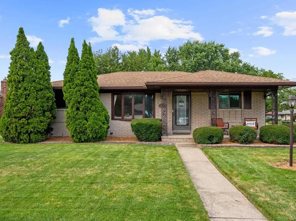 14993 Clemson Dr, Sterling Heights, MI 48313