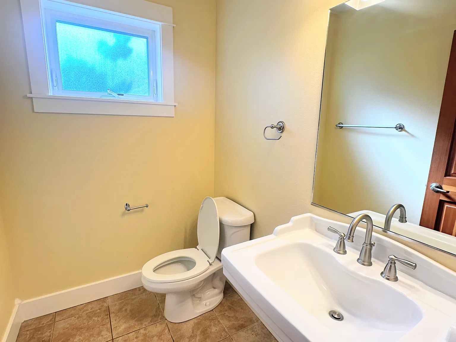 3 bed, 2.5 bath, 1996 sqft, $2,600 — Photo 4