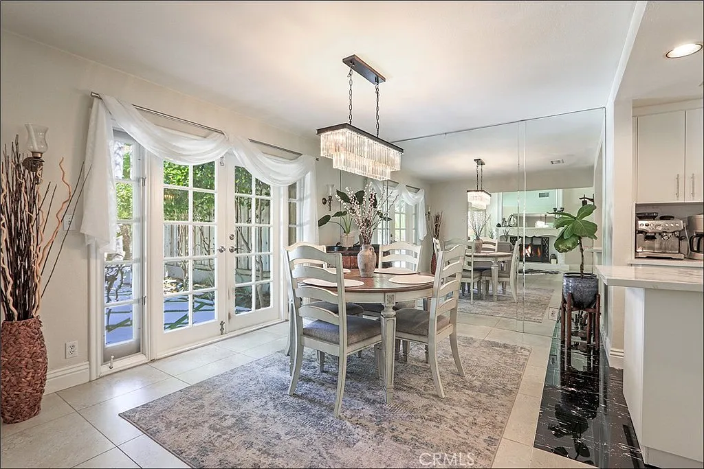3 bed, 2.5 bath, 1960 sqft, $4,800 — Photo 4