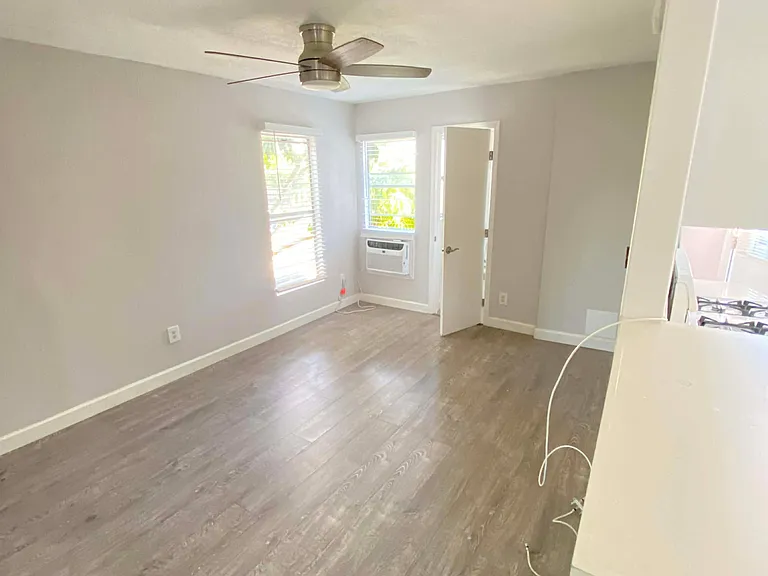 580 N Kingsley Dr #B — Photo 4