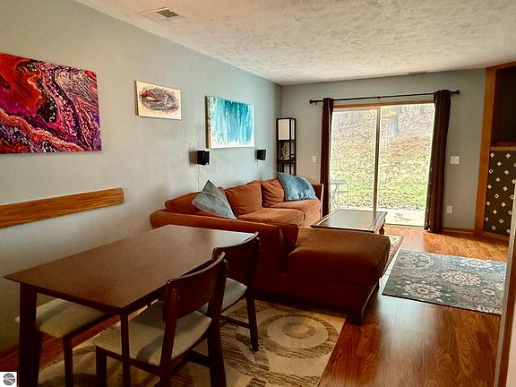 5th image of 3817 Vale Dr