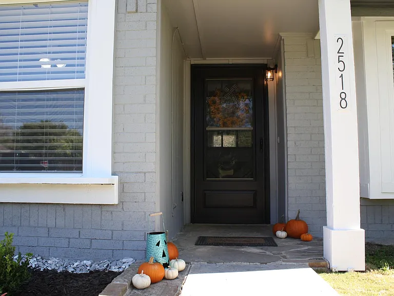 2518 Highdale Dr — Photo 5