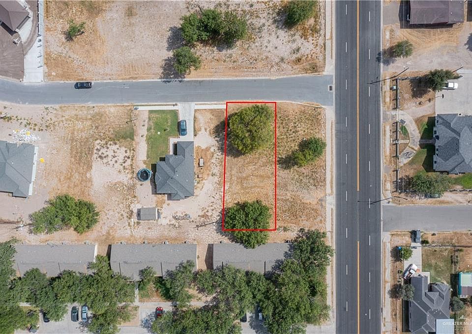 2nd image of 105 Palm Dr #1