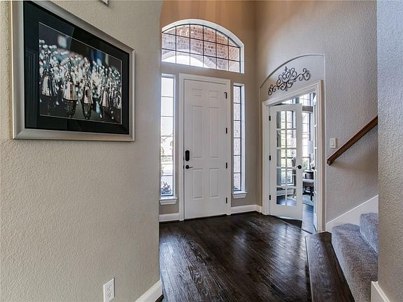 3rd image of 2218 Lakeway Dr