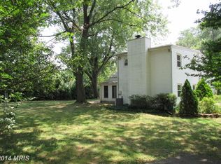 6345 Edgemoor Ln, Alexandria, VA 22312