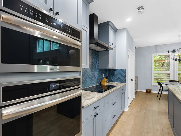 1318 Barton Crk — Photo 11