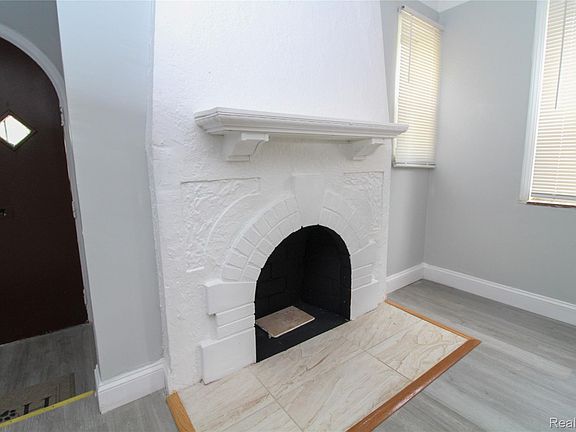 5th image of 10310 Wayburn St